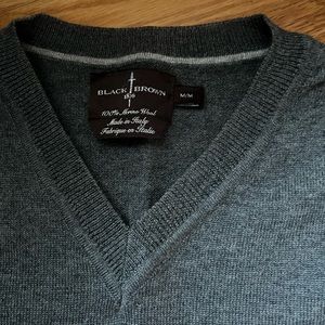 Mens merino wool vneck sweater M grey